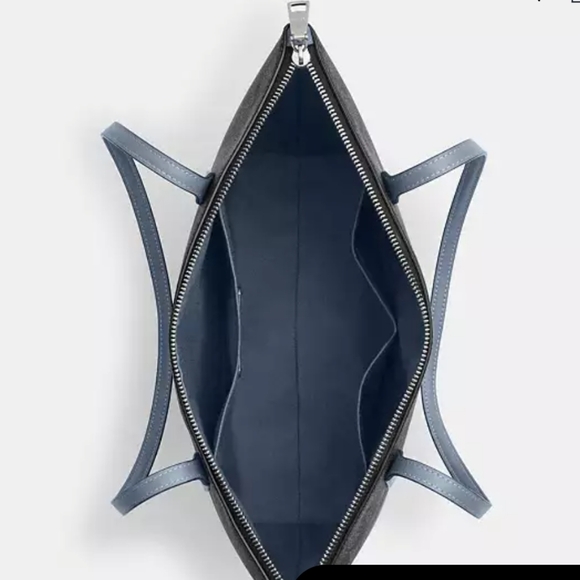 COACH shoulder bag w/ Horse & Carriage - Picture 10 of 15